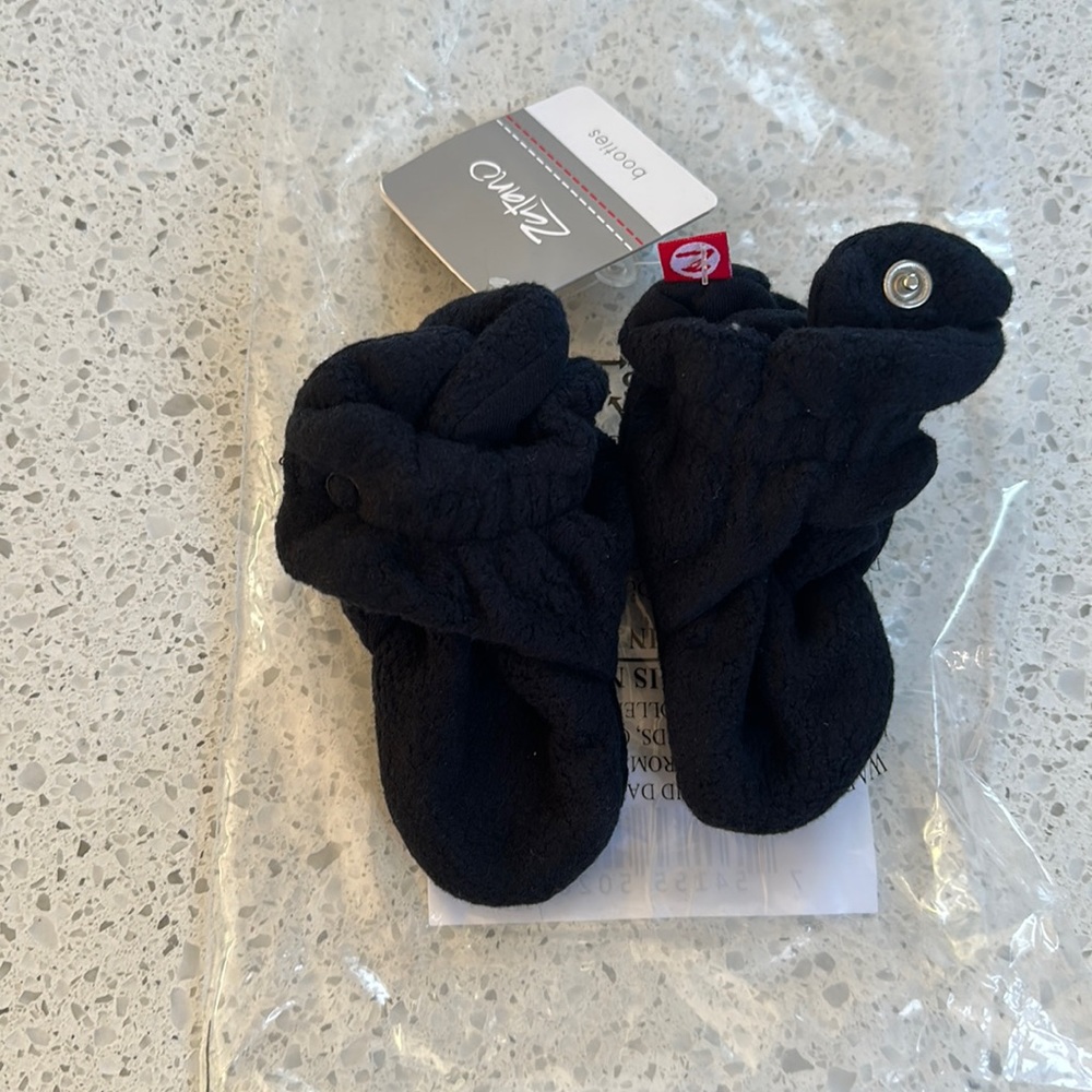 NWT Zutano Fleece Booties 6 Months